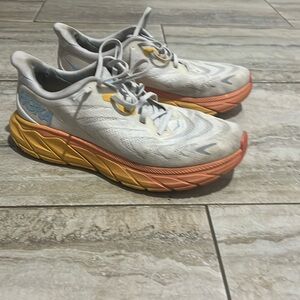 Women’s Hoka Arahi 6 Size 10